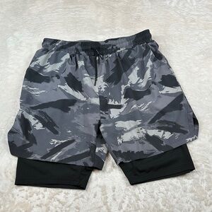 Stylish Men's Athletic Shorts in Black and Gray Camouflage